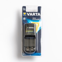 AA un AAA akumulatoru lādētājs AA un AAA akumulatoru lādētājs